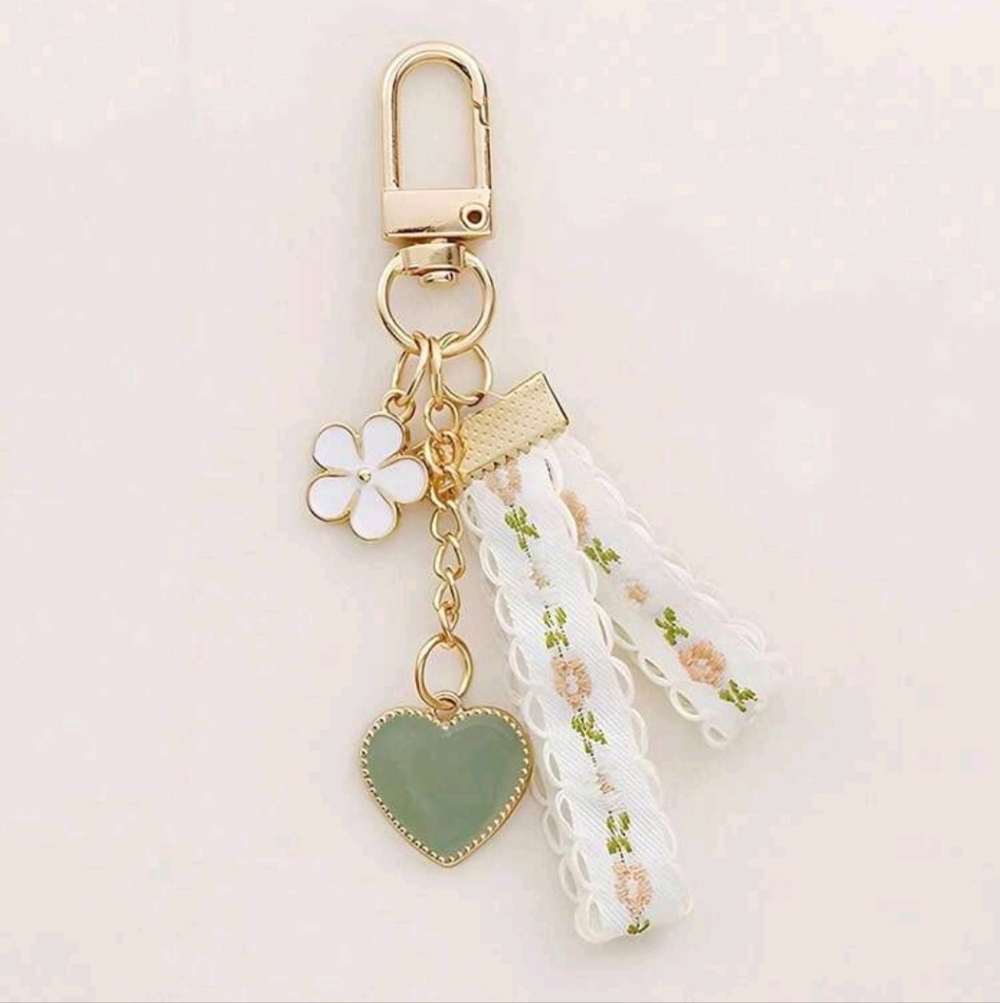 NWT Gold and Green Heart Charm Keychain Bag Charm Lace